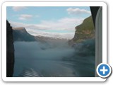 Fahrt durch eine Wolkwnwand im Fjord